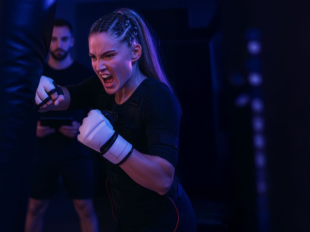 אימוני וקורס הגנה עצמית באמצעות אימוני EMS